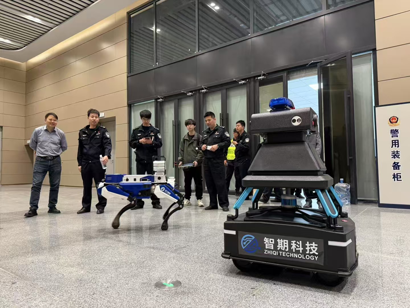 智期科技警用AI机器人